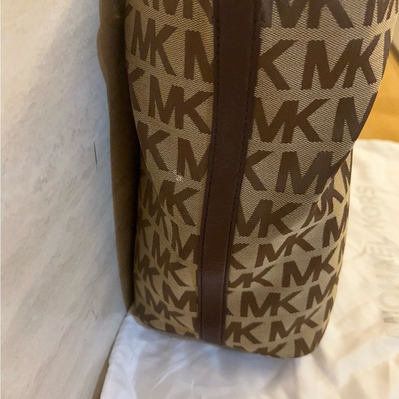 Michael Kors Jet Set Grab Tan and Brown Logo Hobo Tote - Picture 5 of 16